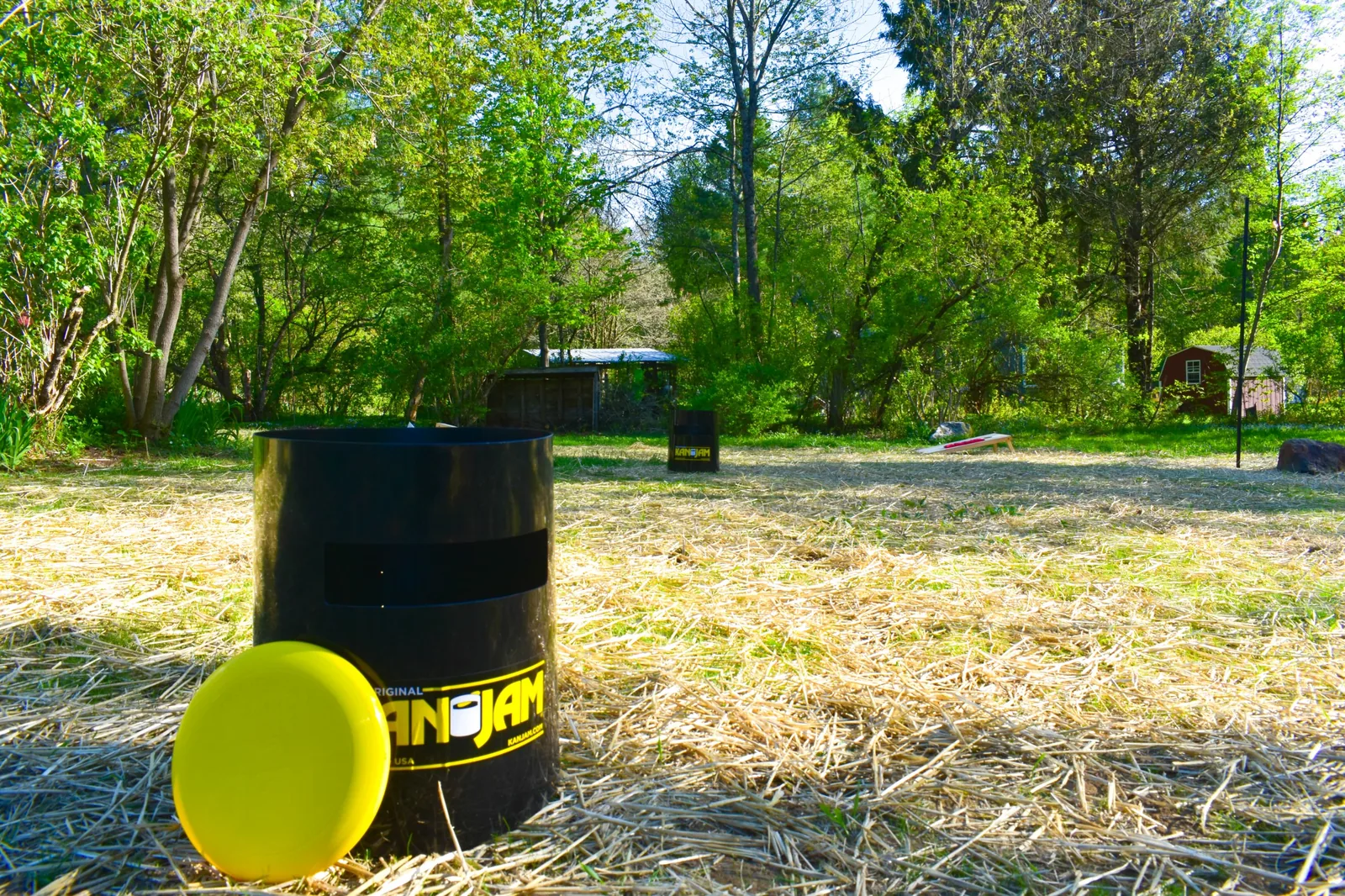 KanJam set with flying disc on the lawn